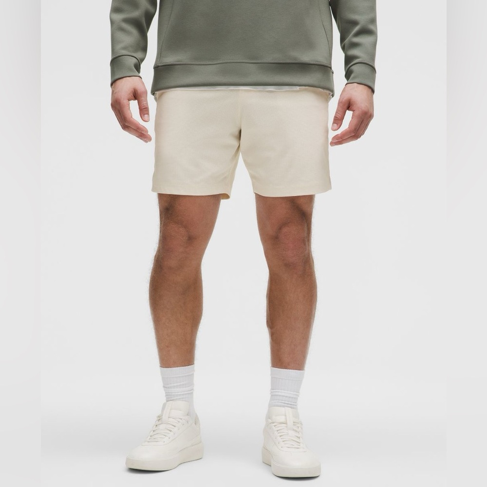 New Lululemon Classic Fit WovenAir Shorts-7"-Size 38-Light Ivory